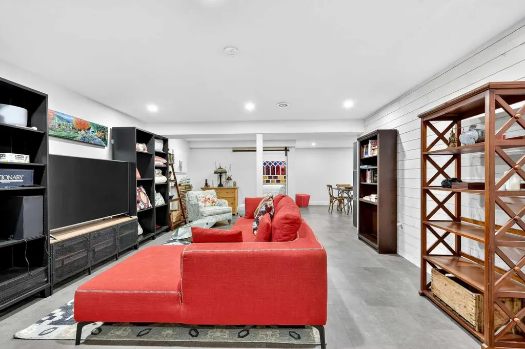 860 Midridge Drive SE Calgary AB T2X 1K1