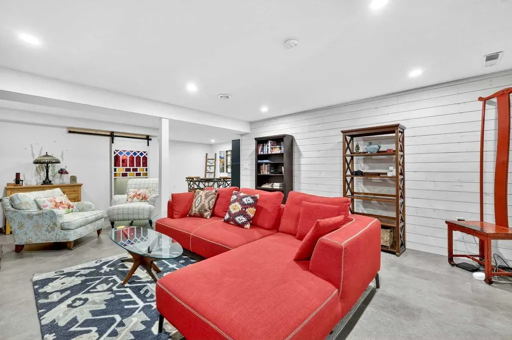 860 Midridge Drive SE Calgary AB T2X 1K1