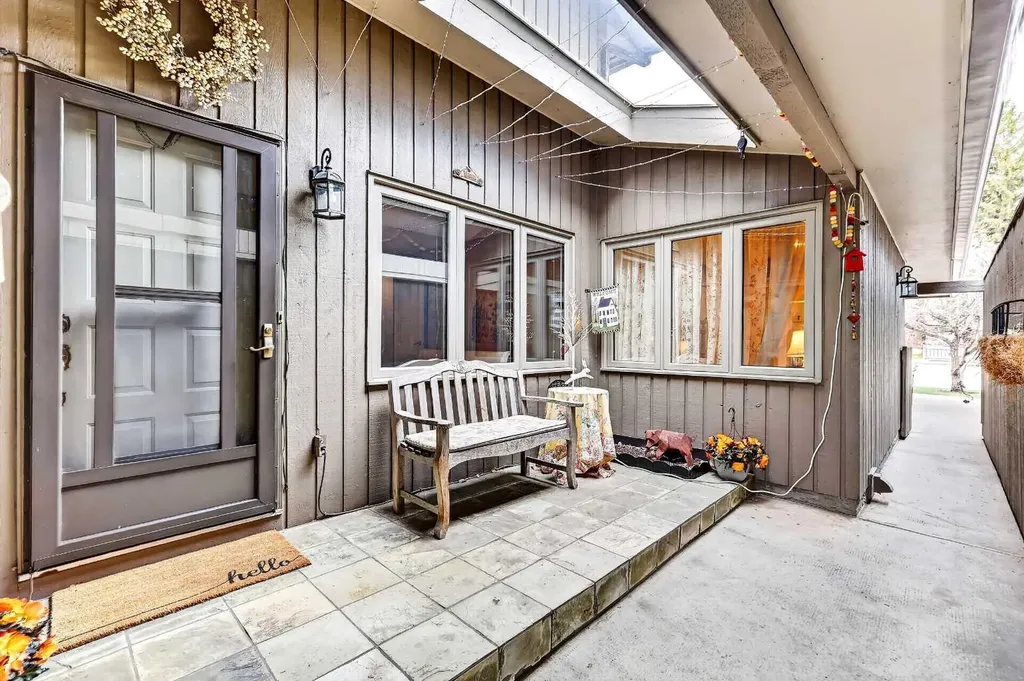 860 Midridge Drive SE Calgary AB T2X 1K1