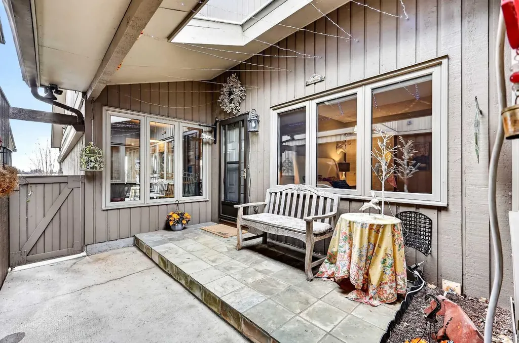 860 Midridge Drive SE Calgary AB T2X 1K1