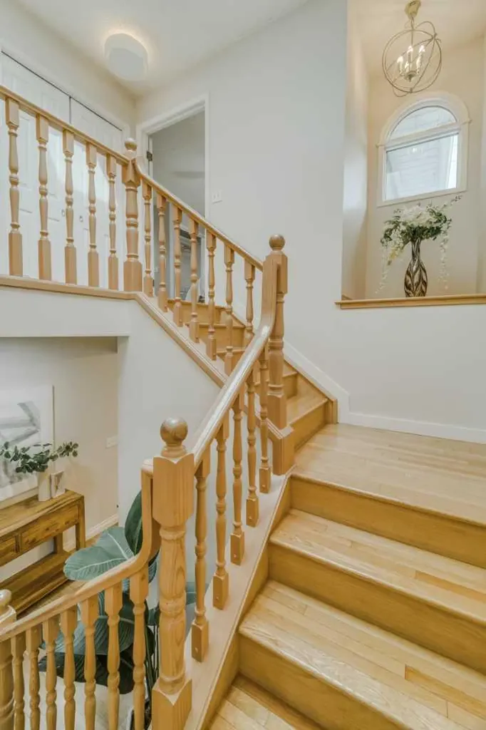 8286 Edgebrook Drive NW Calgary AB T3A 4N1