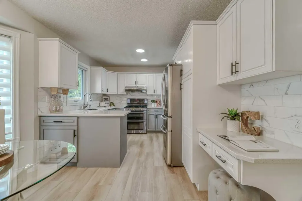 8286 Edgebrook Drive NW Calgary AB T3A 4N1