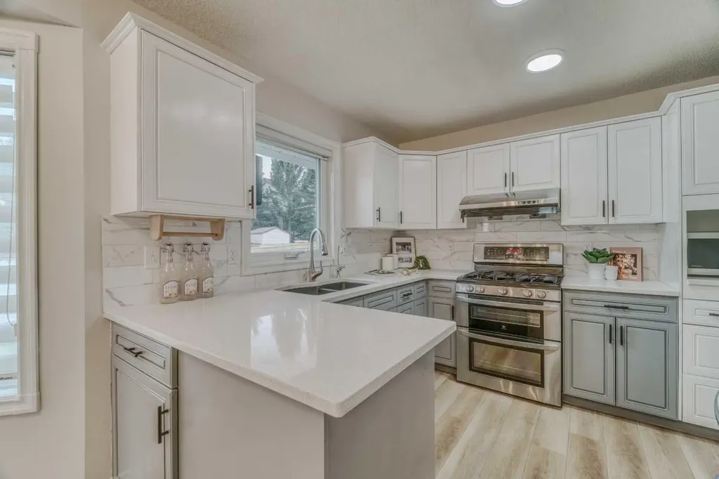 8286 Edgebrook Drive NW Calgary AB T3A 4N1