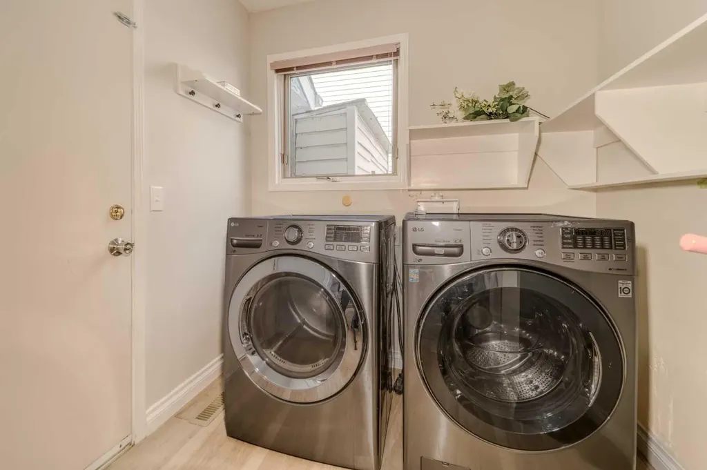 8286 Edgebrook Drive NW Calgary AB T3A 4N1