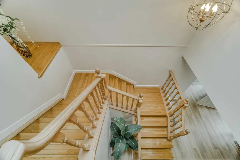 8286 Edgebrook Drive NW Calgary AB T3A 4N1