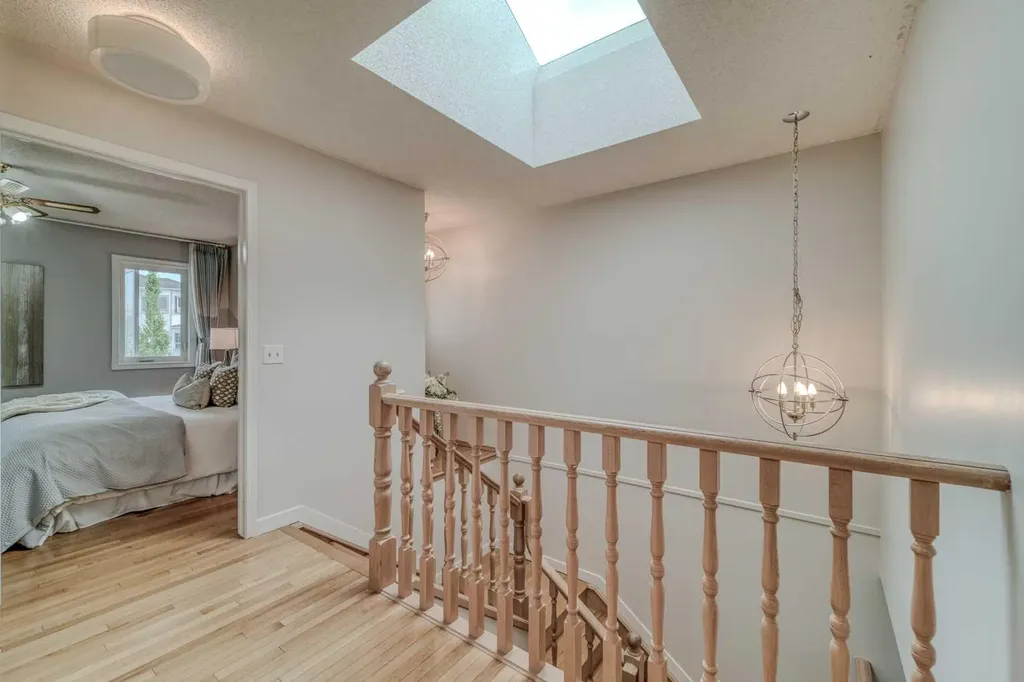 8286 Edgebrook Drive NW Calgary AB T3A 4N1