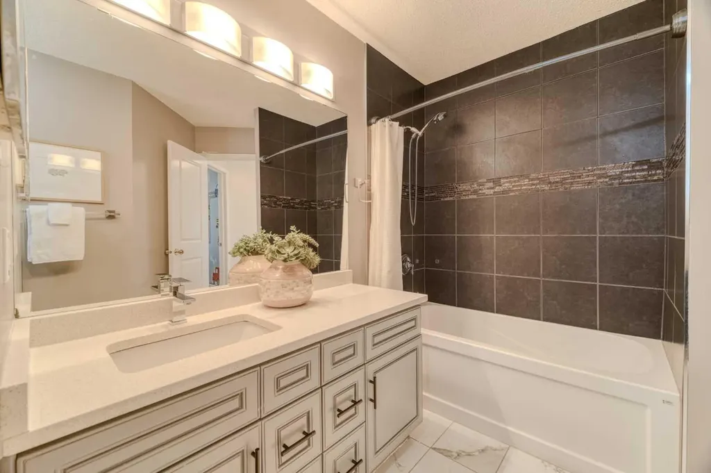 8286 Edgebrook Drive NW Calgary AB T3A 4N1