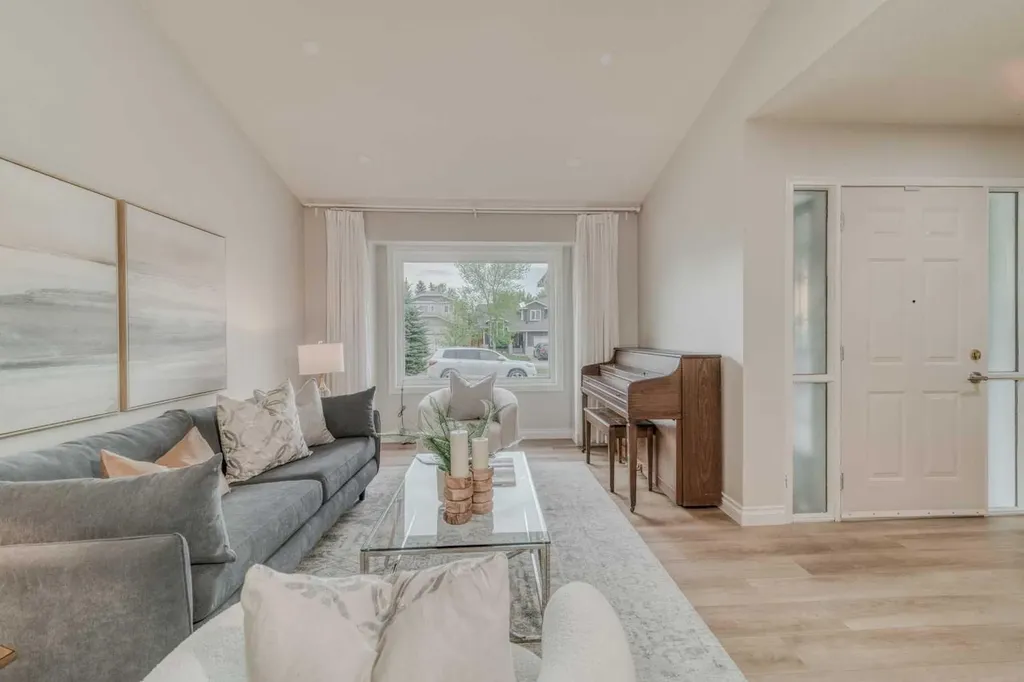 8286 Edgebrook Drive NW Calgary AB T3A 4N1