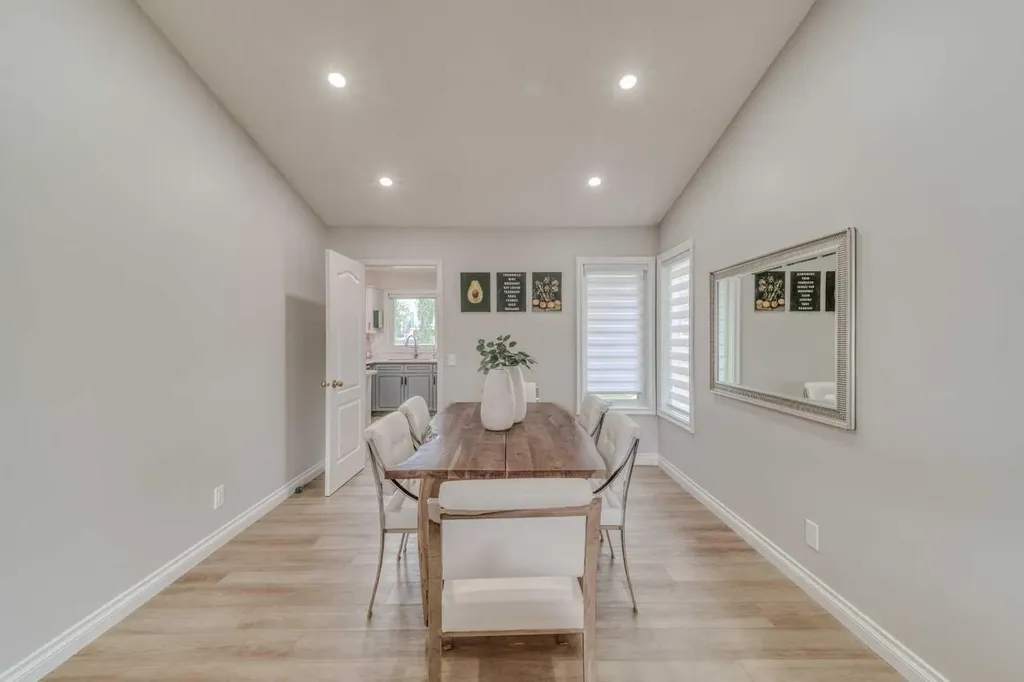 8286 Edgebrook Drive NW Calgary AB T3A 4N1