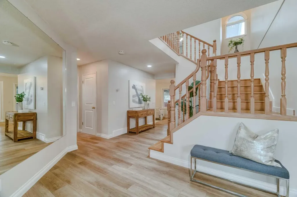 8286 Edgebrook Drive NW Calgary AB T3A 4N1