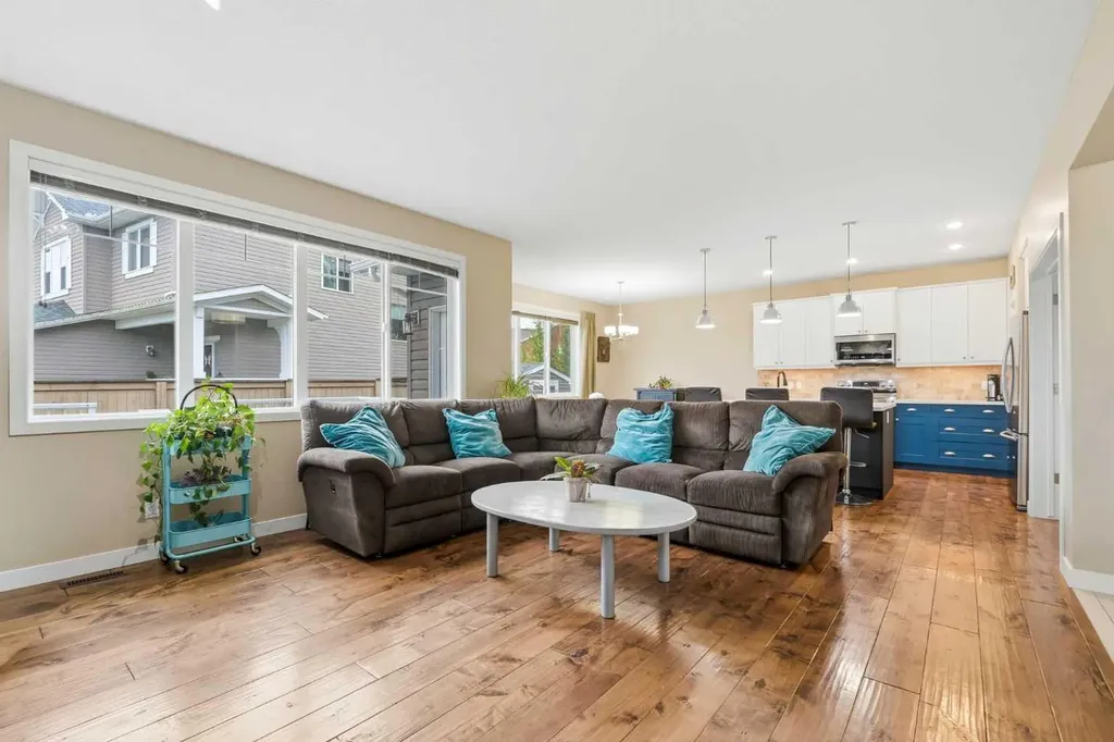 729 3rd Street SW Diamond Valley AB T0L 0H0