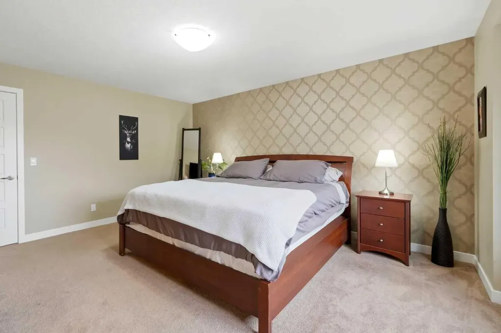 729 3rd Street SW Diamond Valley AB T0L 0H0