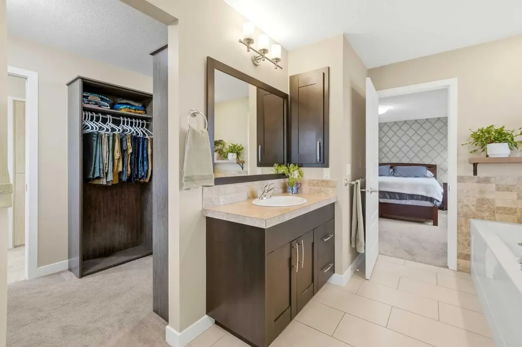 729 3rd Street SW Diamond Valley AB T0L 0H0