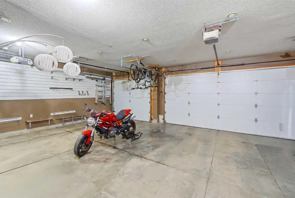 729 3rd Street SW Diamond Valley AB T0L 0H0