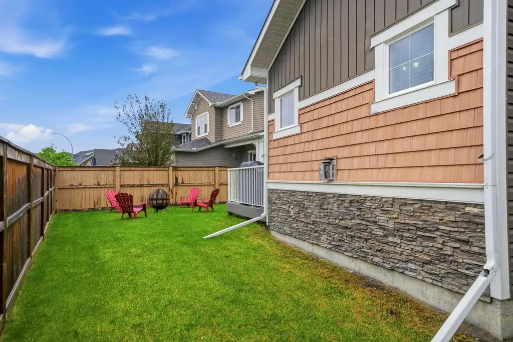 729 3rd Street SW Diamond Valley AB T0L 0H0