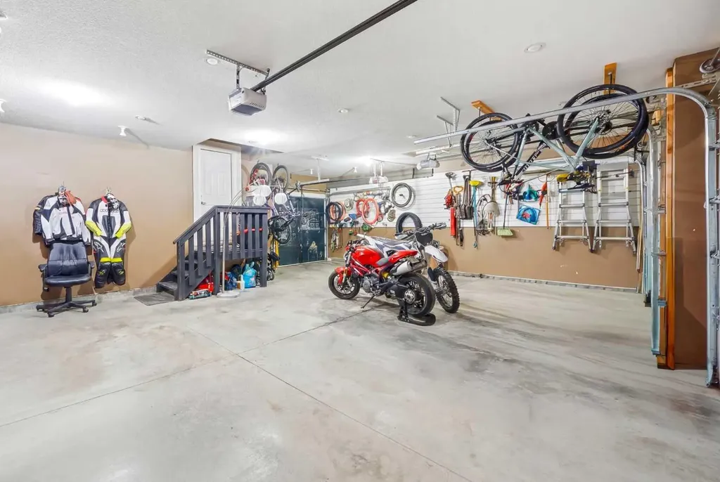 729 3rd Street SW Diamond Valley AB T0L 0H0