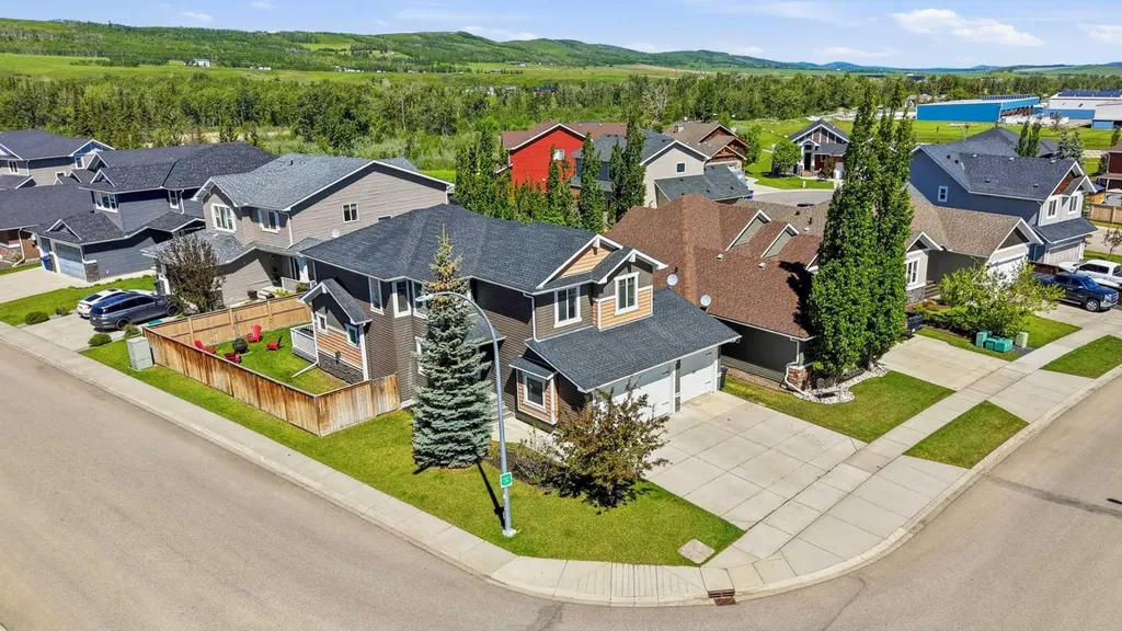 729 3rd Street SW Diamond Valley AB T0L 0H0