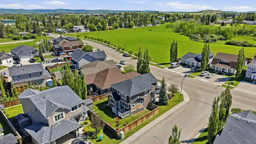 729 3rd Street SW Diamond Valley AB T0L 0H0