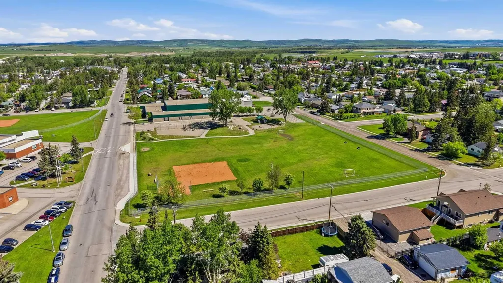 729 3rd Street SW Diamond Valley AB T0L 0H0