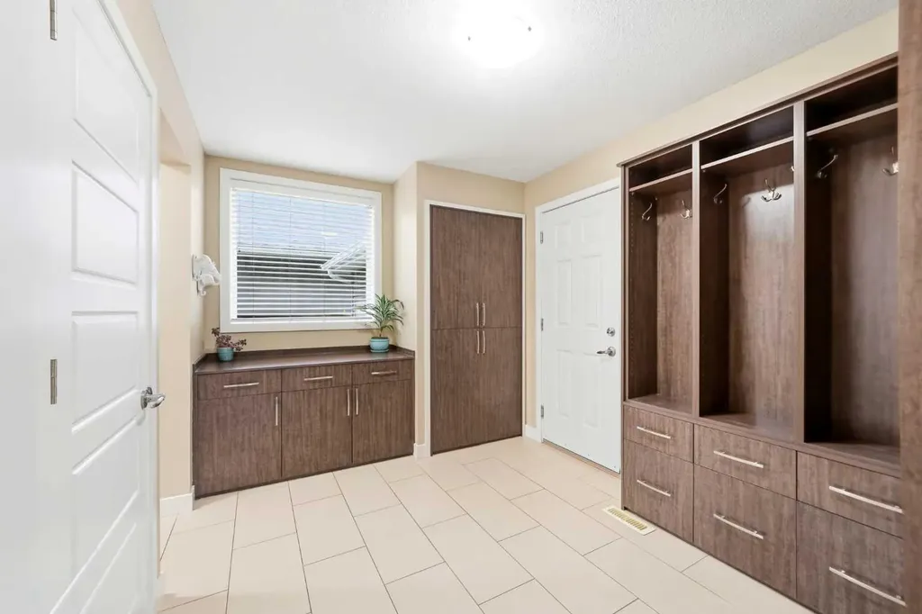 729 3rd Street SW Diamond Valley AB T0L 0H0