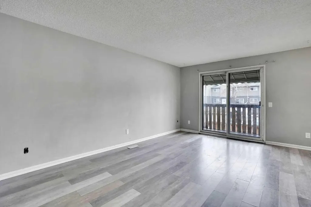 903 44 Street SE Calgary AB T2A 5K7