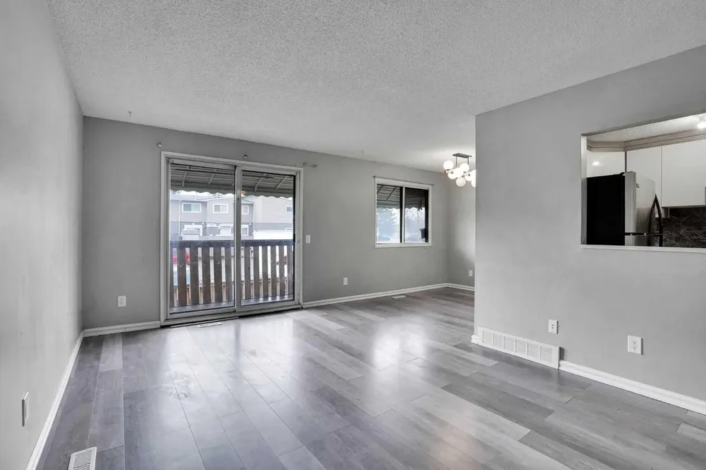903 44 Street SE Calgary AB T2A 5K7