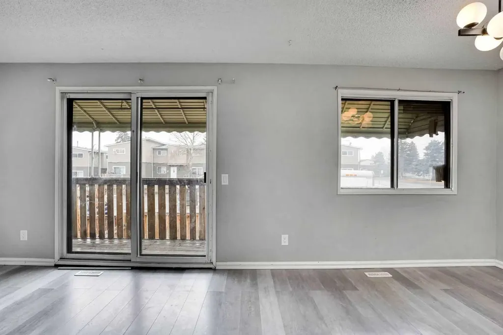 903 44 Street SE Calgary AB T2A 5K7