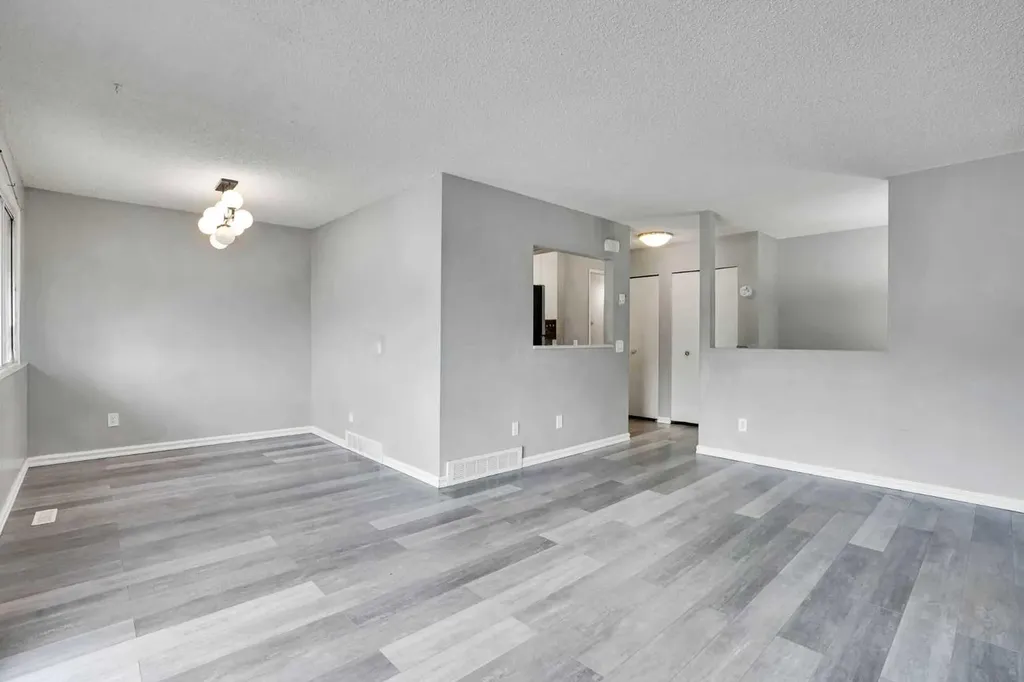 903 44 Street SE Calgary AB T2A 5K7