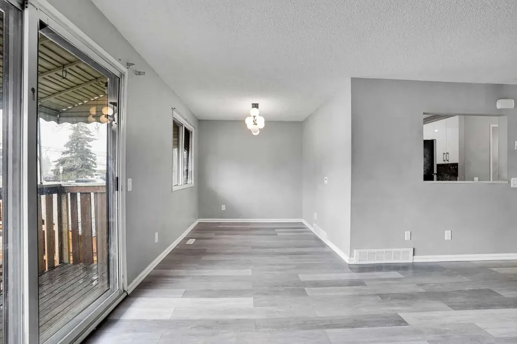 903 44 Street SE Calgary AB T2A 5K7