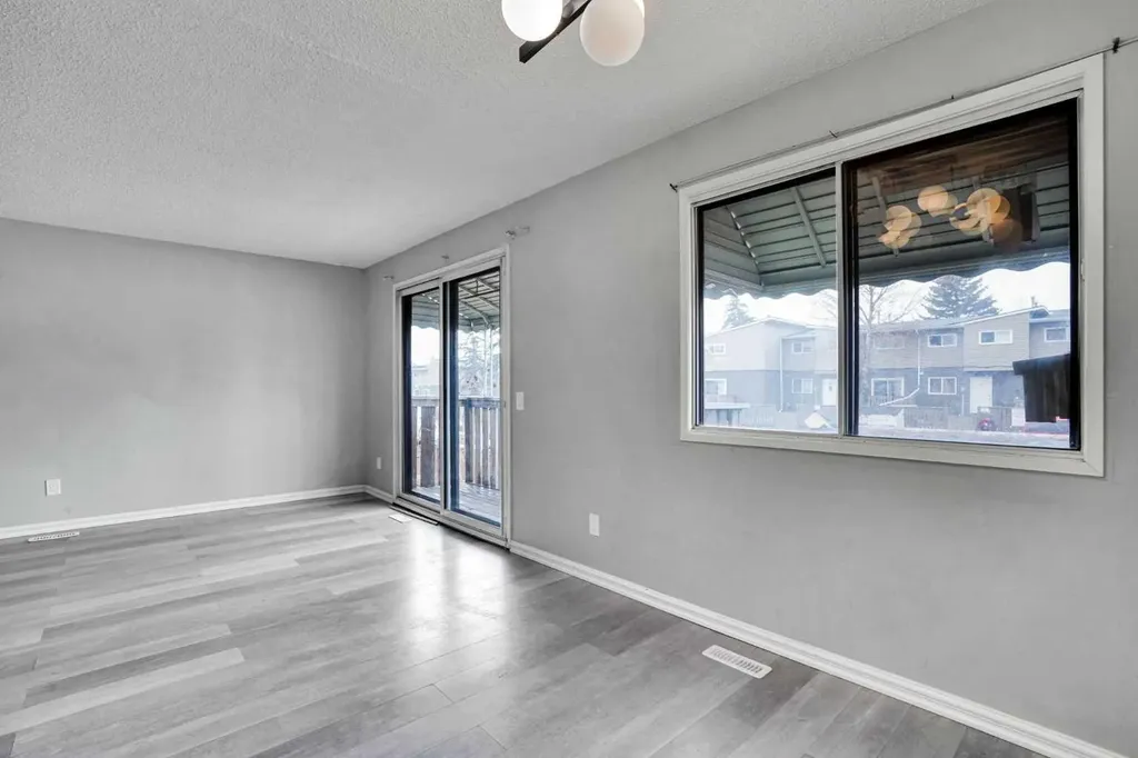 903 44 Street SE Calgary AB T2A 5K7