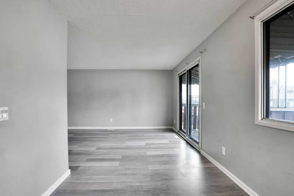 903 44 Street SE Calgary AB T2A 5K7