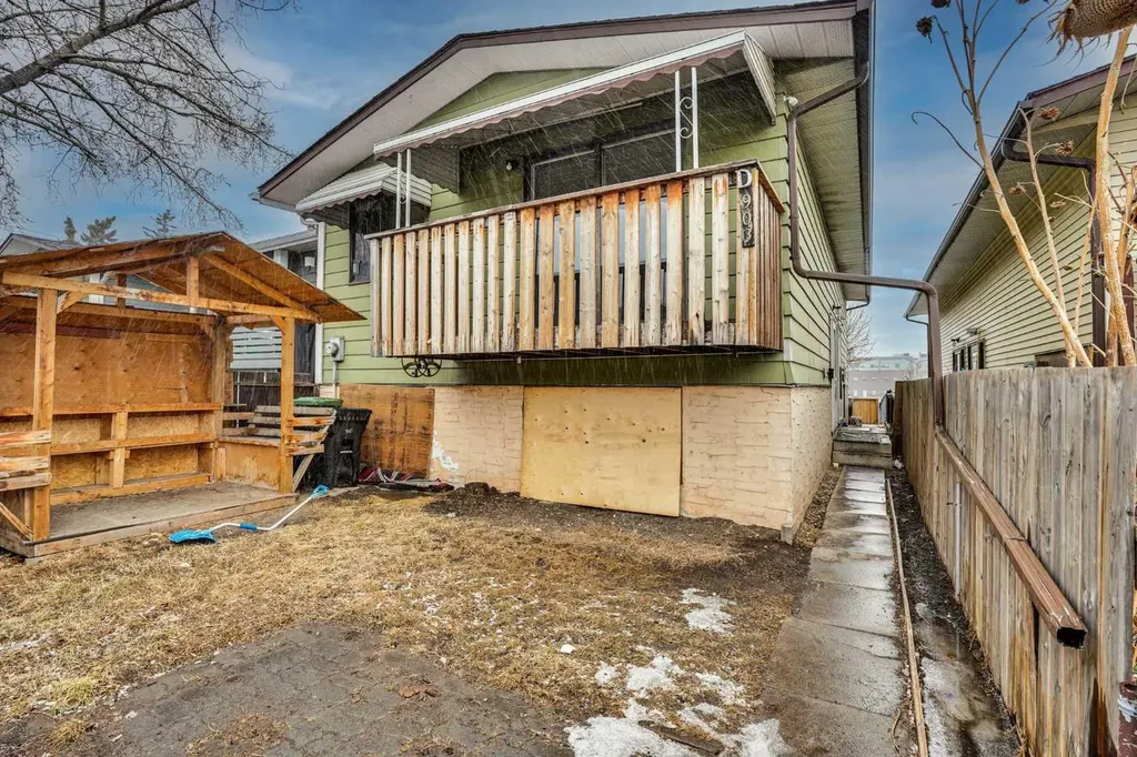 903 44 Street SE Calgary AB T2A 5K7