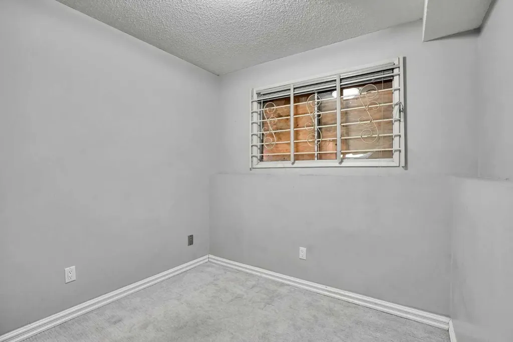 903 44 Street SE Calgary AB T2A 5K7