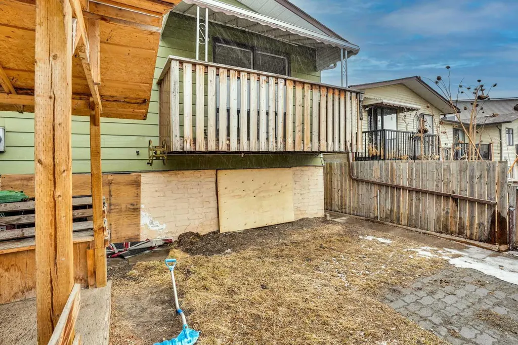 903 44 Street SE Calgary AB T2A 5K7
