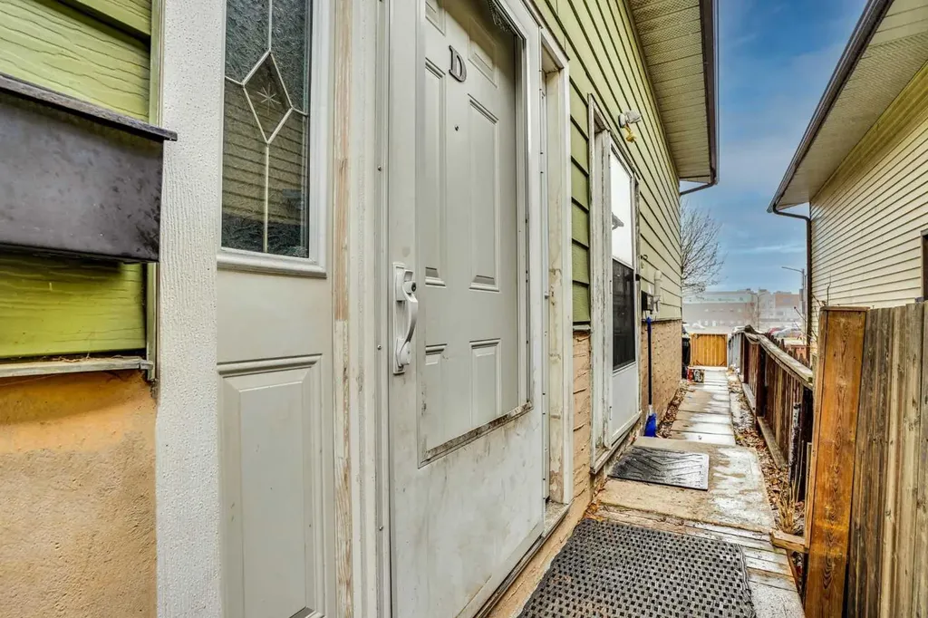 903 44 Street SE Calgary AB T2A 5K7
