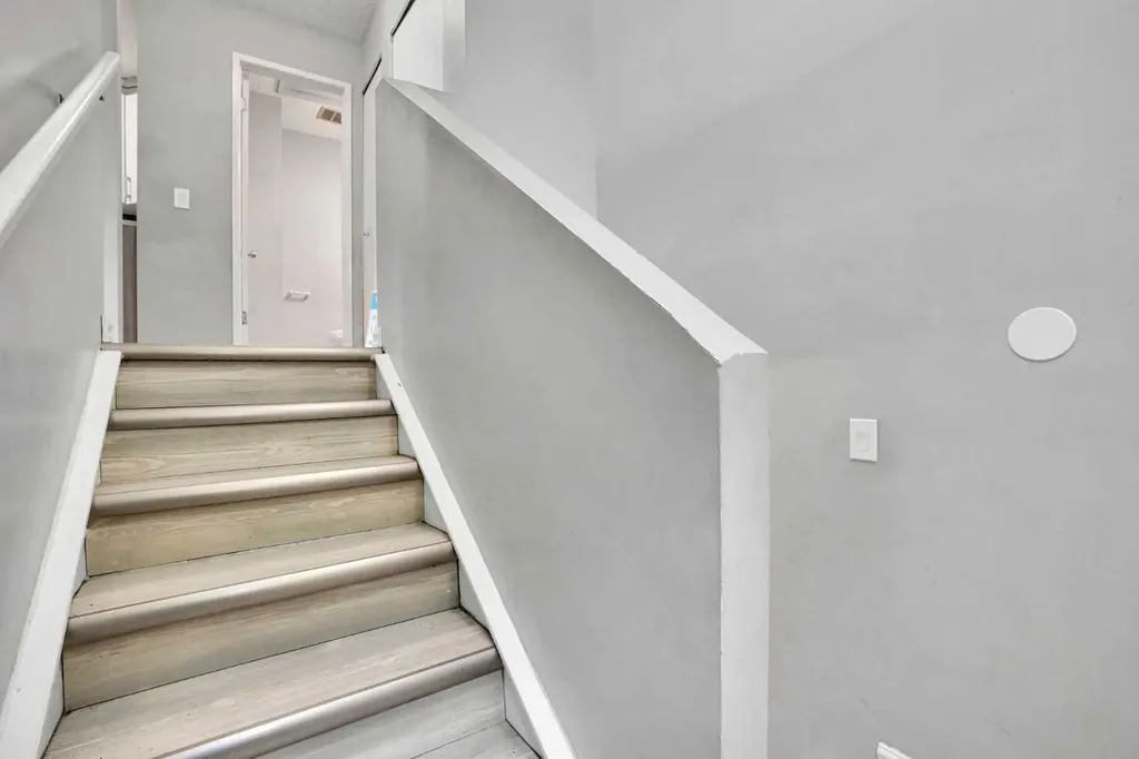 903 44 Street SE Calgary AB T2A 5K7