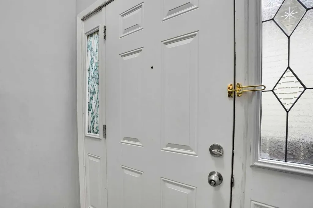 903 44 Street SE Calgary AB T2A 5K7