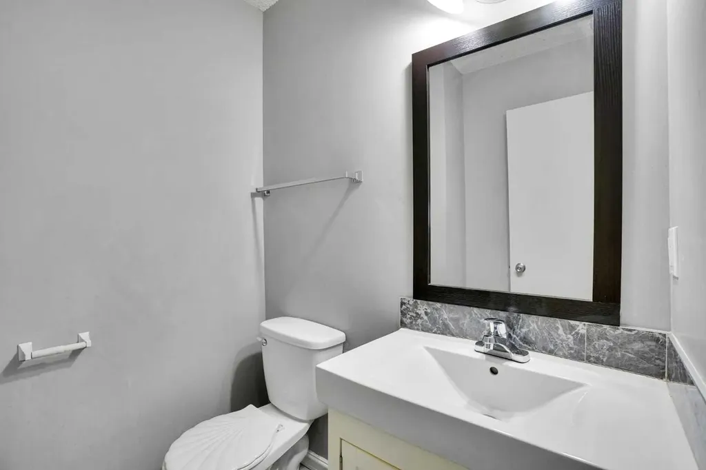 903 44 Street SE Calgary AB T2A 5K7
