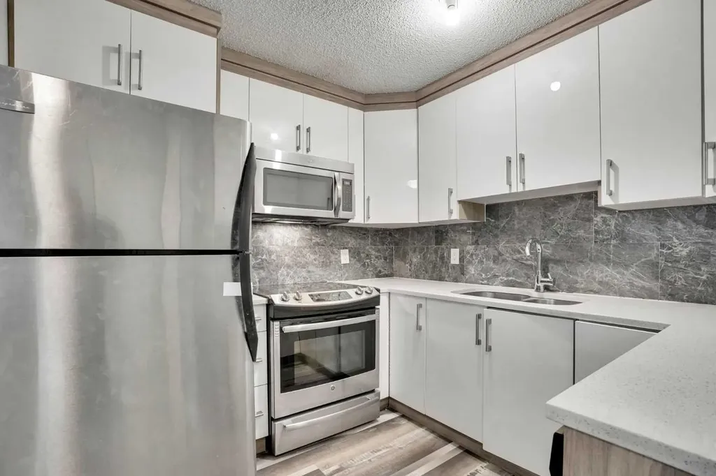 903 44 Street SE Calgary AB T2A 5K7