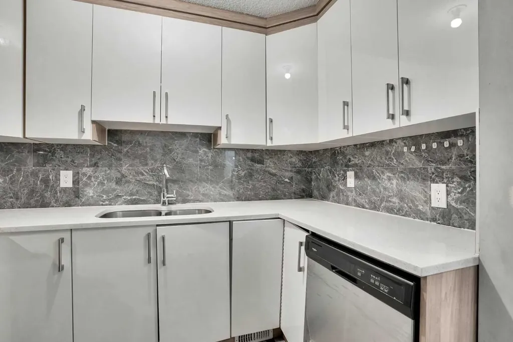 903 44 Street SE Calgary AB T2A 5K7