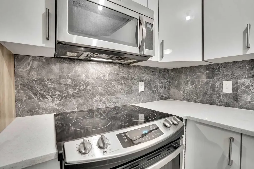 903 44 Street SE Calgary AB T2A 5K7