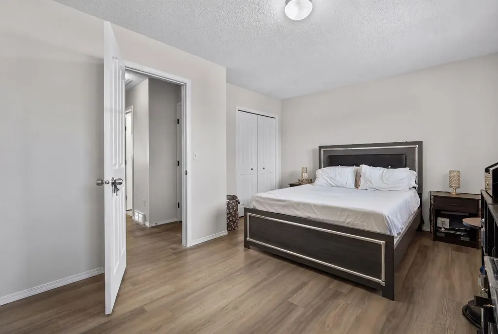 111 Tarawood Lane NE Calgary AB T3J5C2