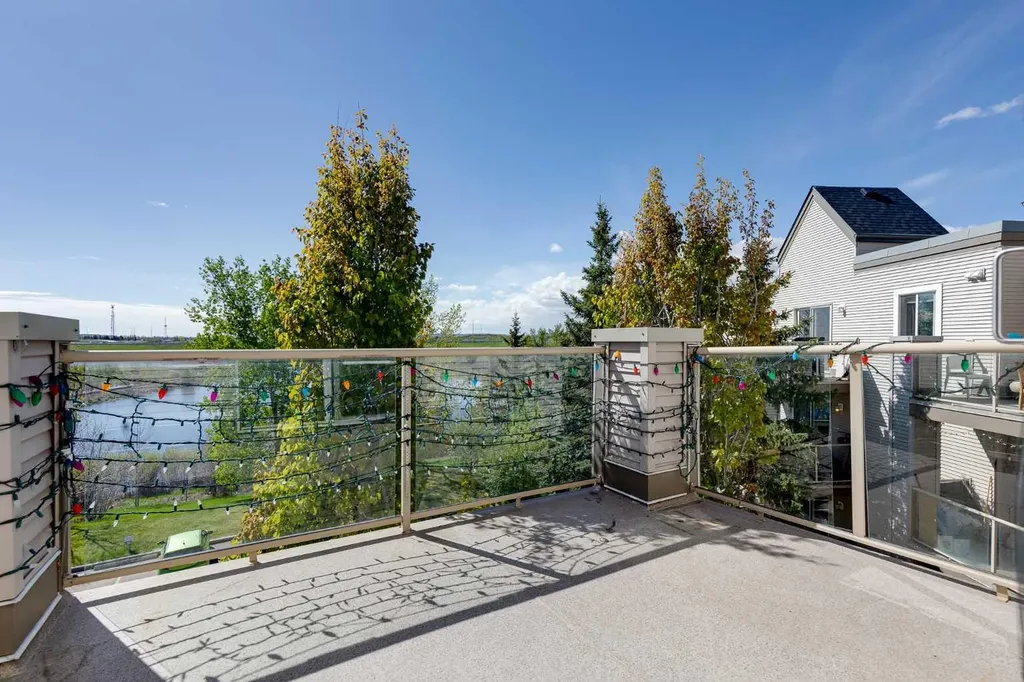 4000 Somervale Court SW Calgary AB T2Y 4J3