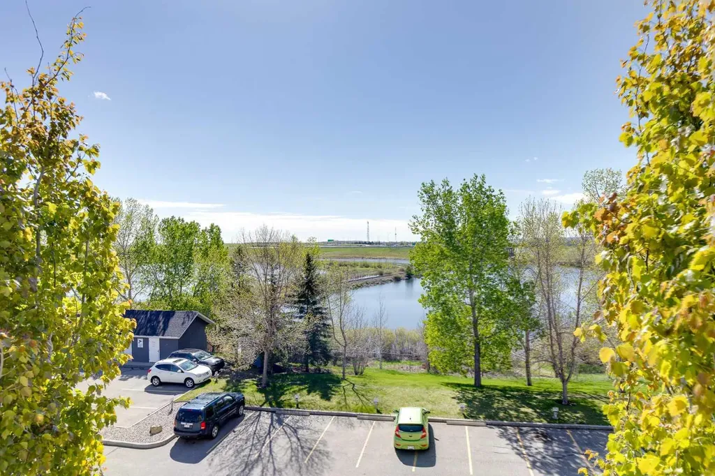 4000 Somervale Court SW Calgary AB T2Y 4J3