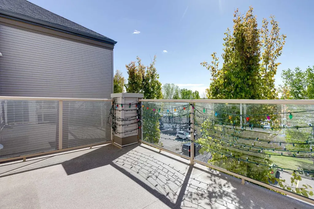 4000 Somervale Court SW Calgary AB T2Y 4J3