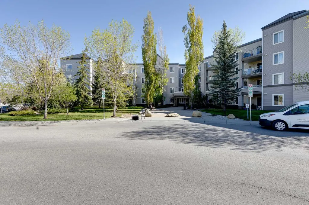 4000 Somervale Court SW Calgary AB T2Y 4J3
