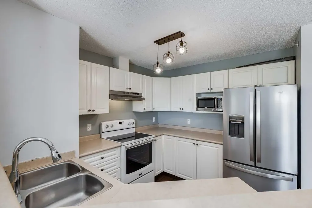 4000 Somervale Court SW Calgary AB T2Y 4J3