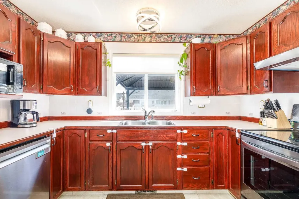 49 Kirkland Drive Red Deer AB T4P 3M7