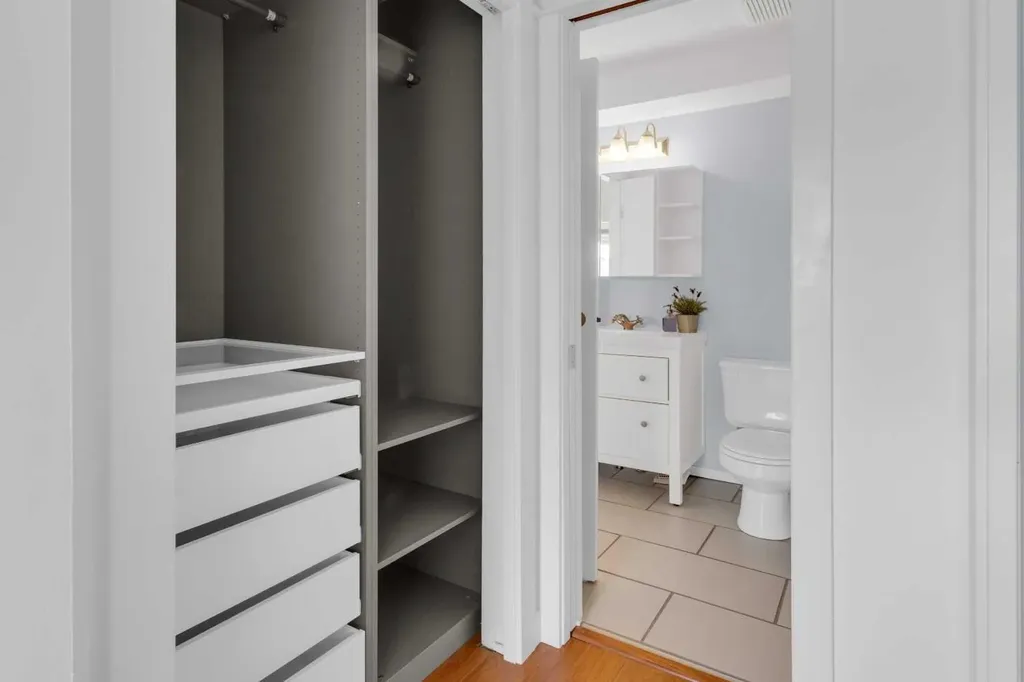 131 Country Hills Way NW Calgary AB T3K 4W3