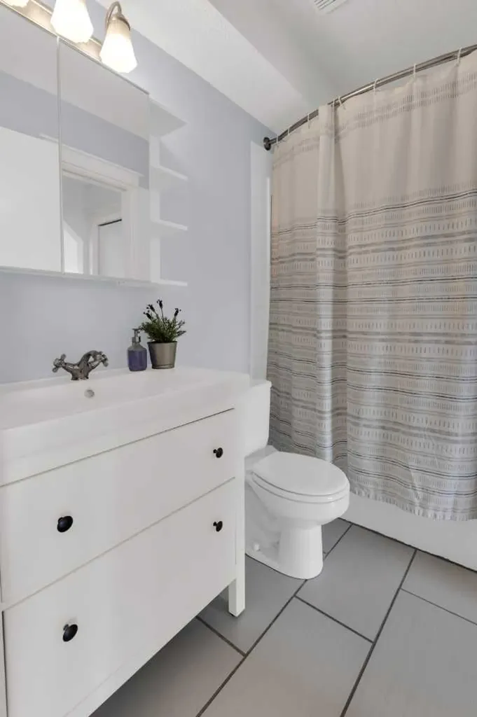 131 Country Hills Way NW Calgary AB T3K 4W3